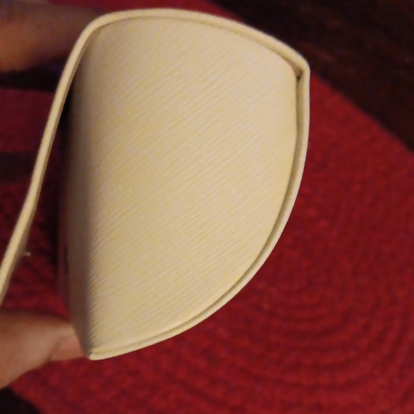 MK EYEGLASS CASE - Picture 7 of 8